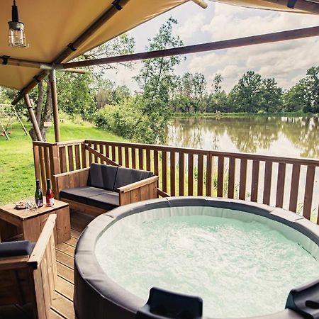 Tente Lodge Jacuzzi Privatif En Pleine Nature Thiel-sur-Acolin 外观 照片