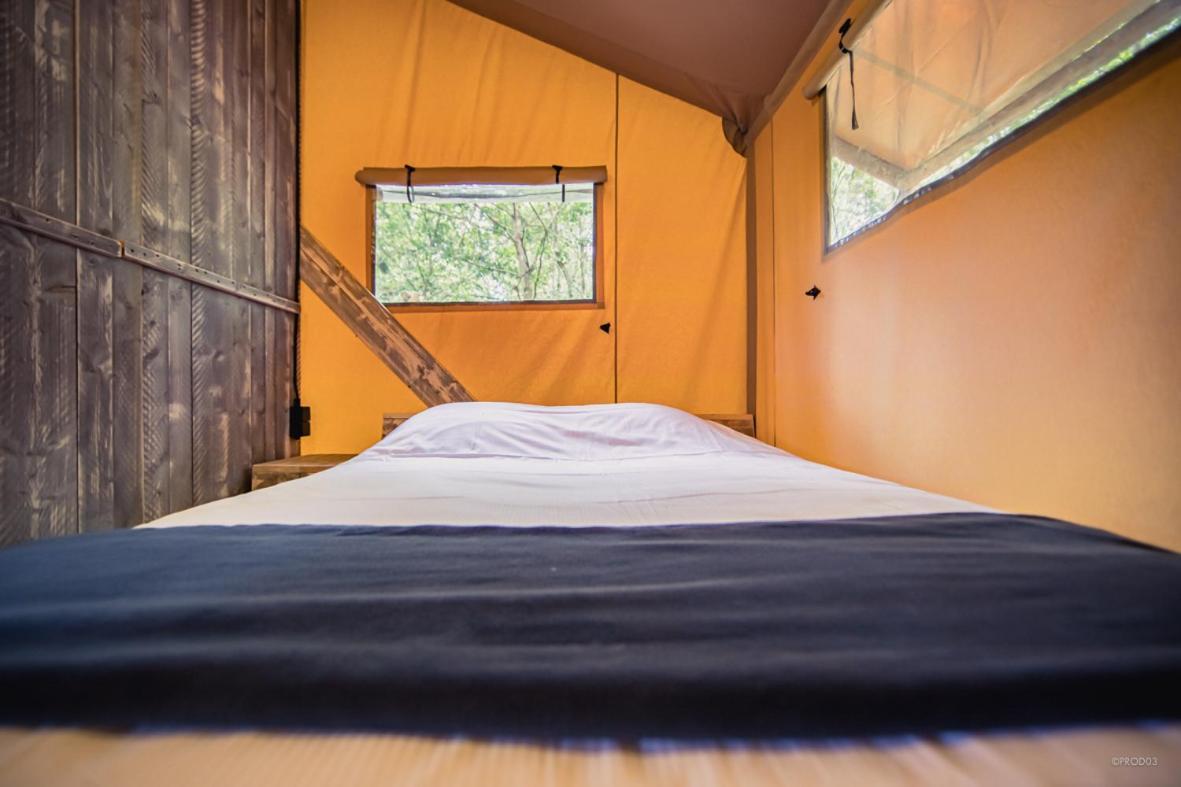 Tente Lodge Jacuzzi Privatif En Pleine Nature Thiel-sur-Acolin 外观 照片