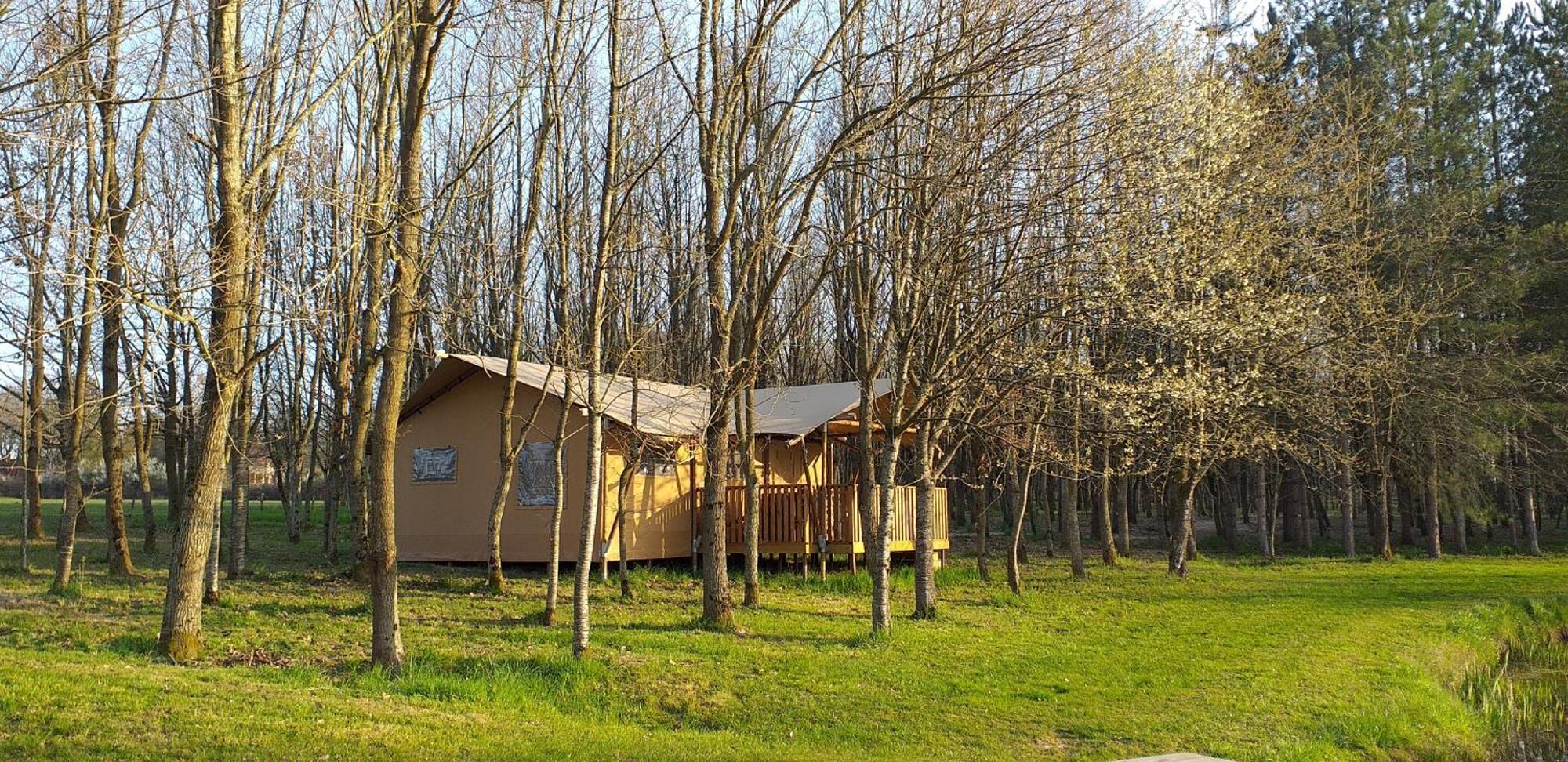 Tente Lodge Jacuzzi Privatif En Pleine Nature Thiel-sur-Acolin 外观 照片