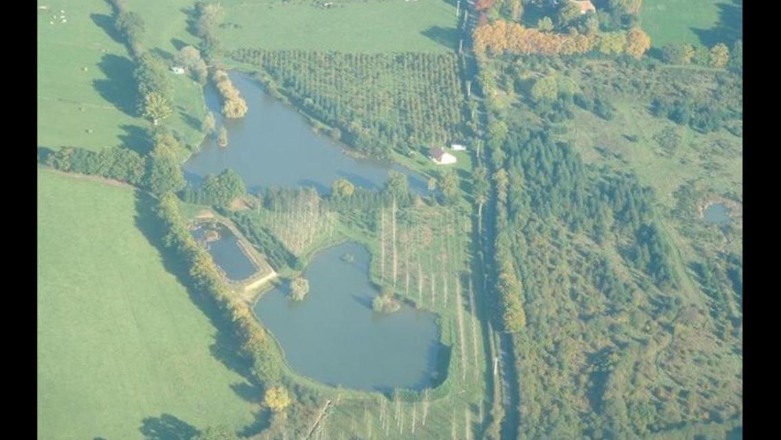 Tente Lodge Jacuzzi Privatif En Pleine Nature Thiel-sur-Acolin 外观 照片