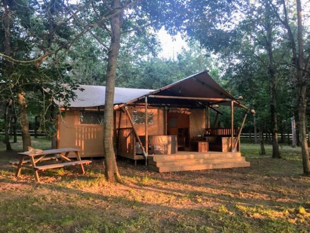 Tente Lodge Jacuzzi Privatif En Pleine Nature Thiel-sur-Acolin 外观 照片