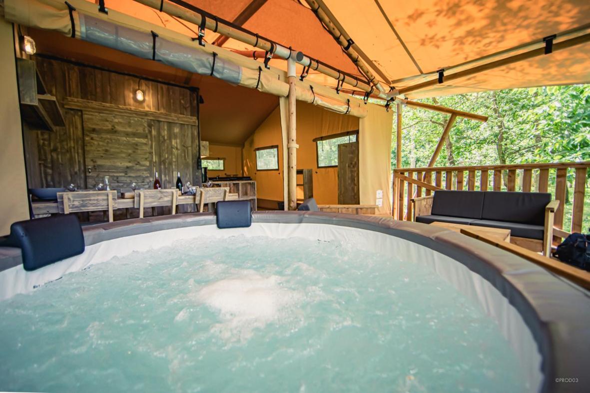 Tente Lodge Jacuzzi Privatif En Pleine Nature Thiel-sur-Acolin 外观 照片